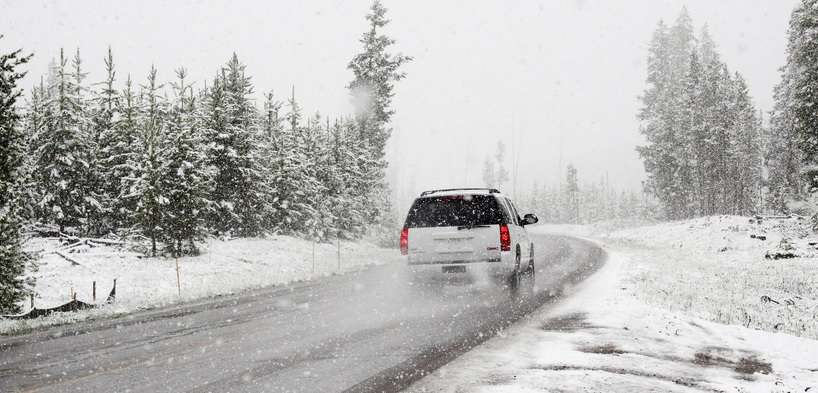 Jak se v zimě vyhnout autonehodě, aneb tipy na bezpečnou jízdu