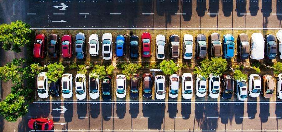 Jak správně parkovat: 5 tipů, jak elegantně zvládnout nejčastější situace na parkovišti