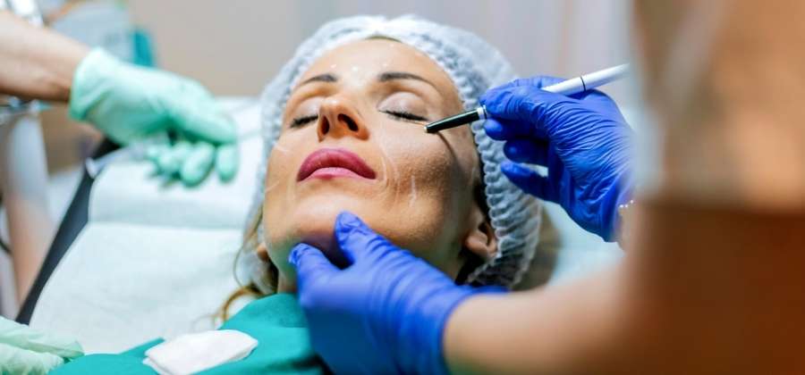 Kosmetická chirurgie: Které plastické operace hradí pojišťovna?