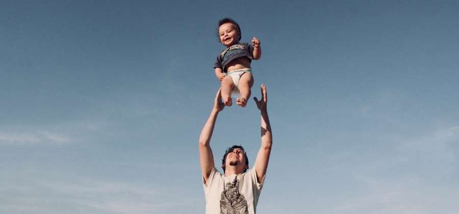 Všechno, co jste chtěli vědět o otcovské dovolené