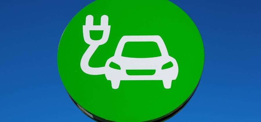 Cena elektřiny pro elektromobil: Na kolik vás vyjde jízda do práce v porovnání s benzínem a dieselem?