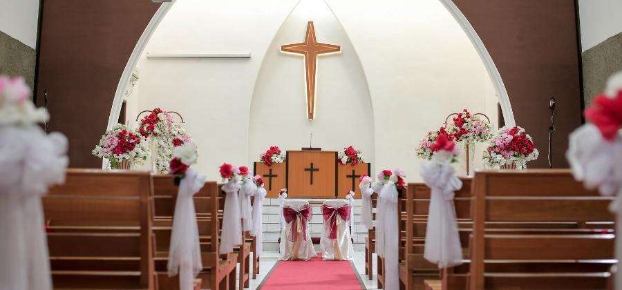 Svatba v kostele: Podmínky, cena a další důležité informace