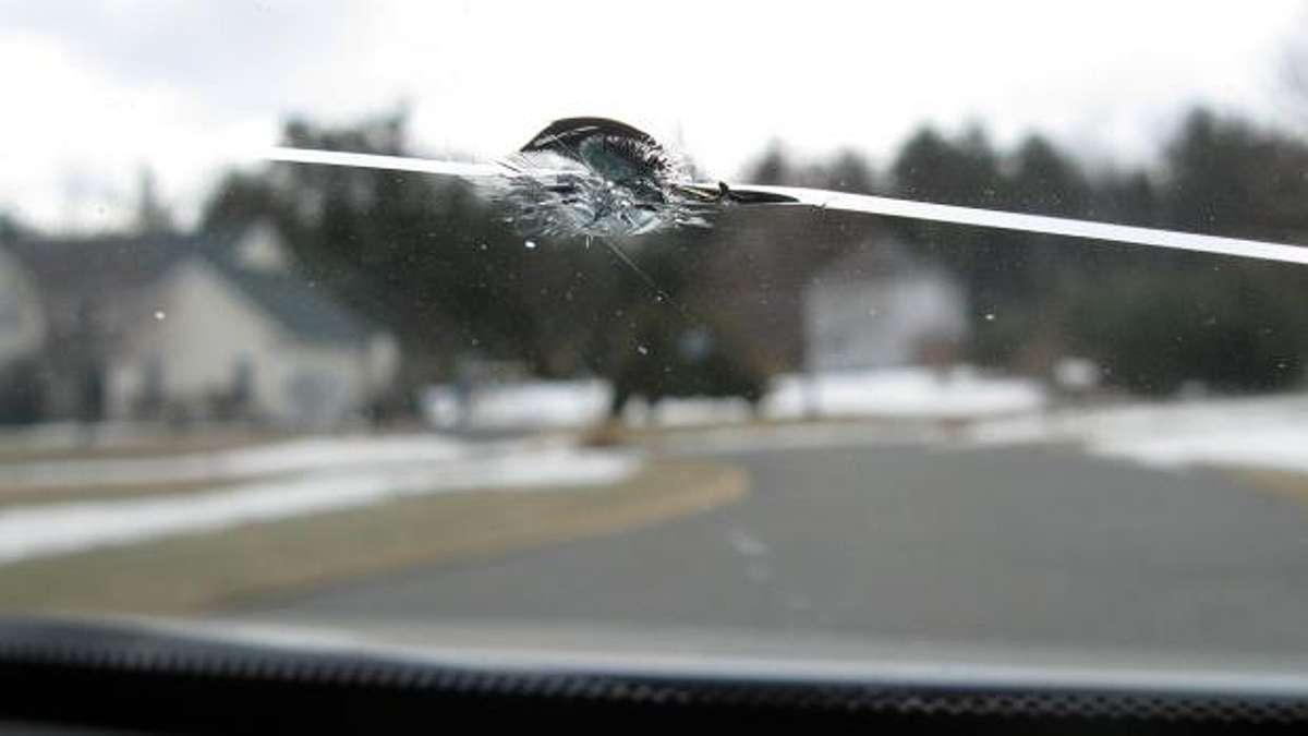 Prasklé čelní sklo: co dělat, když se vám na silnici přihodí tato situace