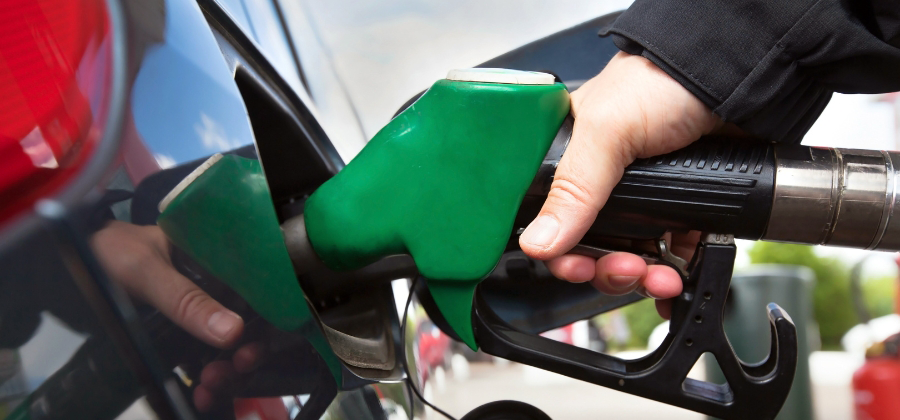 Proč jsou u nás drahé pohonné hmoty? Z čeho se skládá cena benzínu a nafty?
