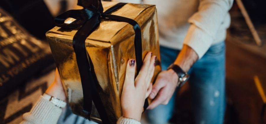 15 tipů na dárek pro přítele, se kterými vyhrajete Vánoce
